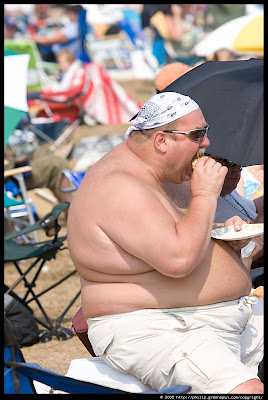 fat-shirtless-guy-eating-cheeseburger-2_4.jpg