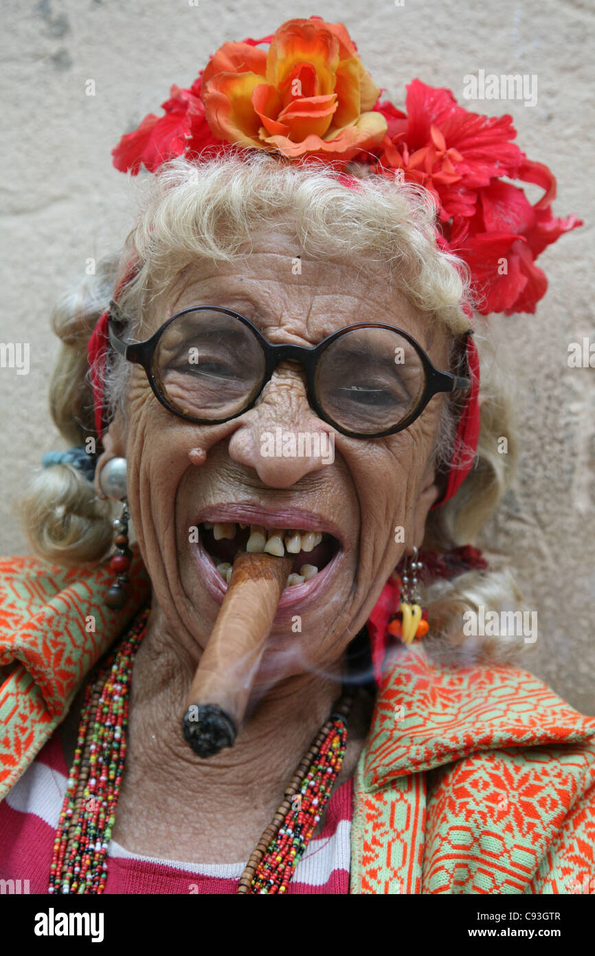 eccentric-old-cuban-woman-smoking-cigar-in-the-historical-centre-of-C93GTR.jpg